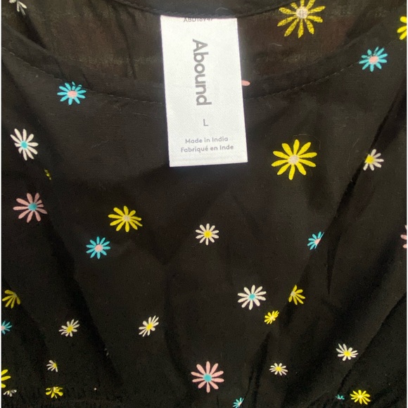 Abound Romper - Picture 2 of 5